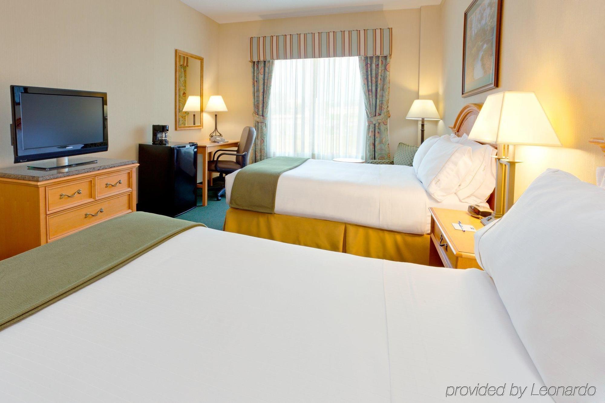 Holiday Inn Express Hotel & Suites Watertown - Thousand Islands, An Ihg Hotel Exteriér fotografie