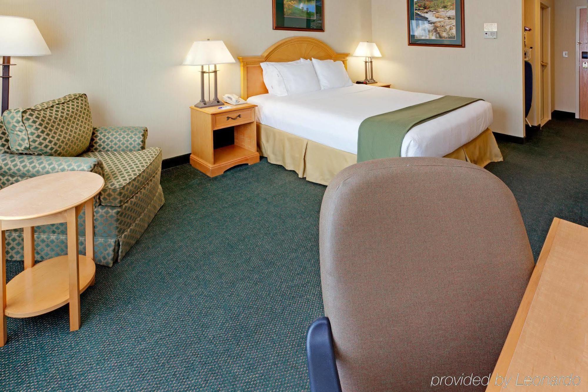 Holiday Inn Express Hotel & Suites Watertown - Thousand Islands, An Ihg Hotel Pokoj fotografie